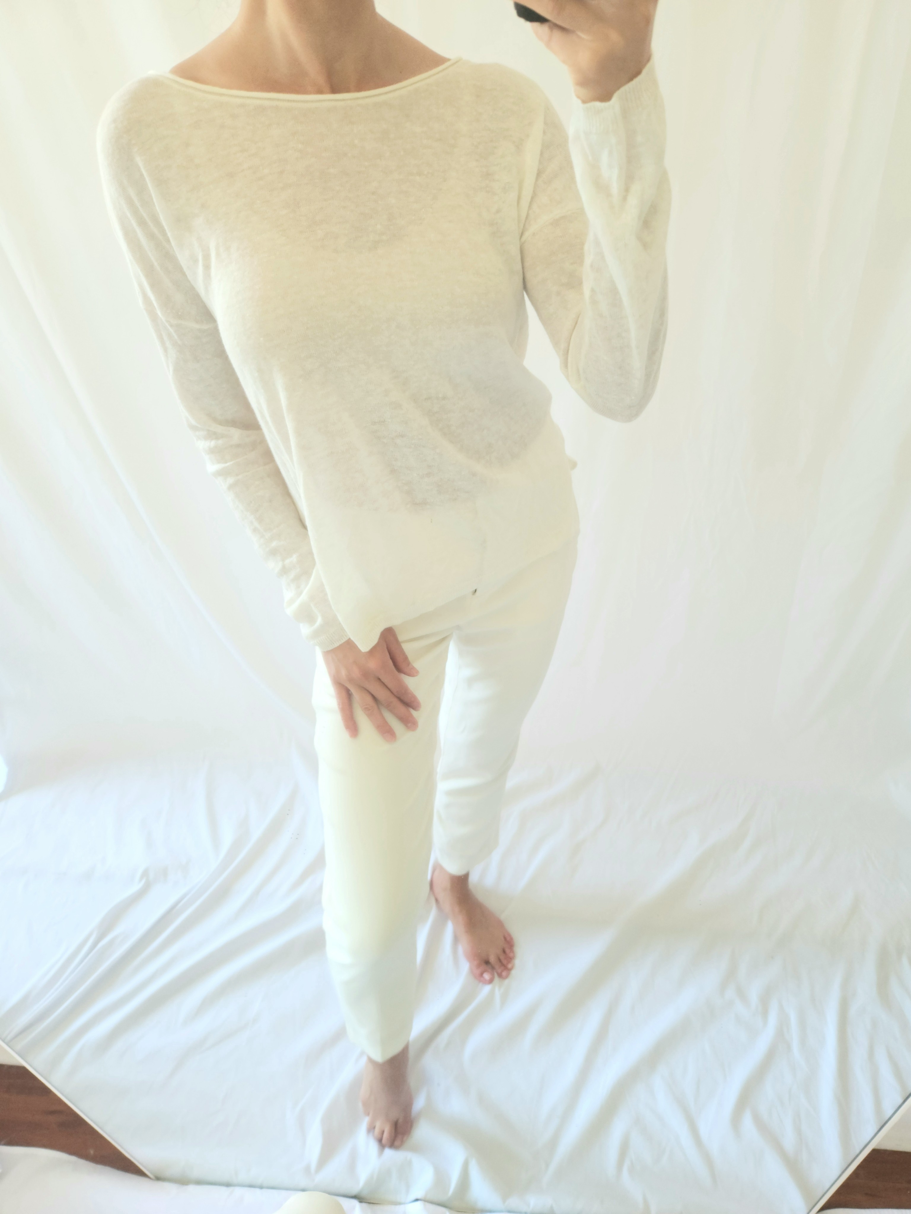 Vince 100% Linen Lightweight Scoop-Neck Sweater In Off-White/Cream